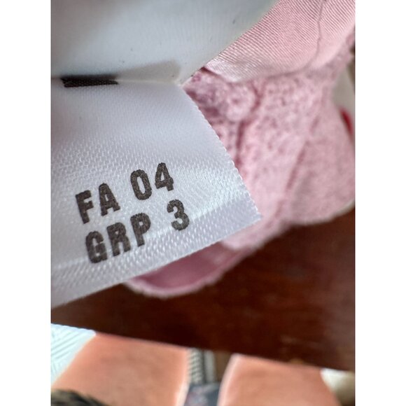 St. John Collection Pink Boucle Knit Jacket W/ Gold Trim Size 2 - Picture 6 of 16